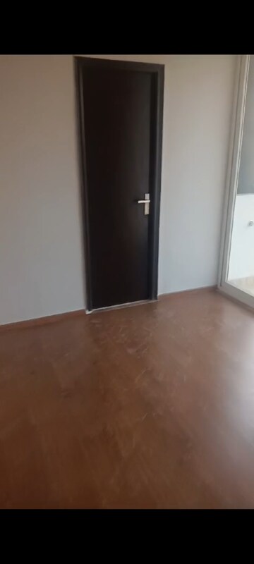 Room in 3 BHK Apartment at Amrapali Golf Homes, Sector 4, Greater Noida – for Rent