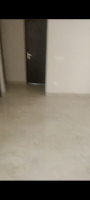 Room in 3 BHK Apartment at Amrapali Golf Homes, Sector 4, Greater Noida – for Rent