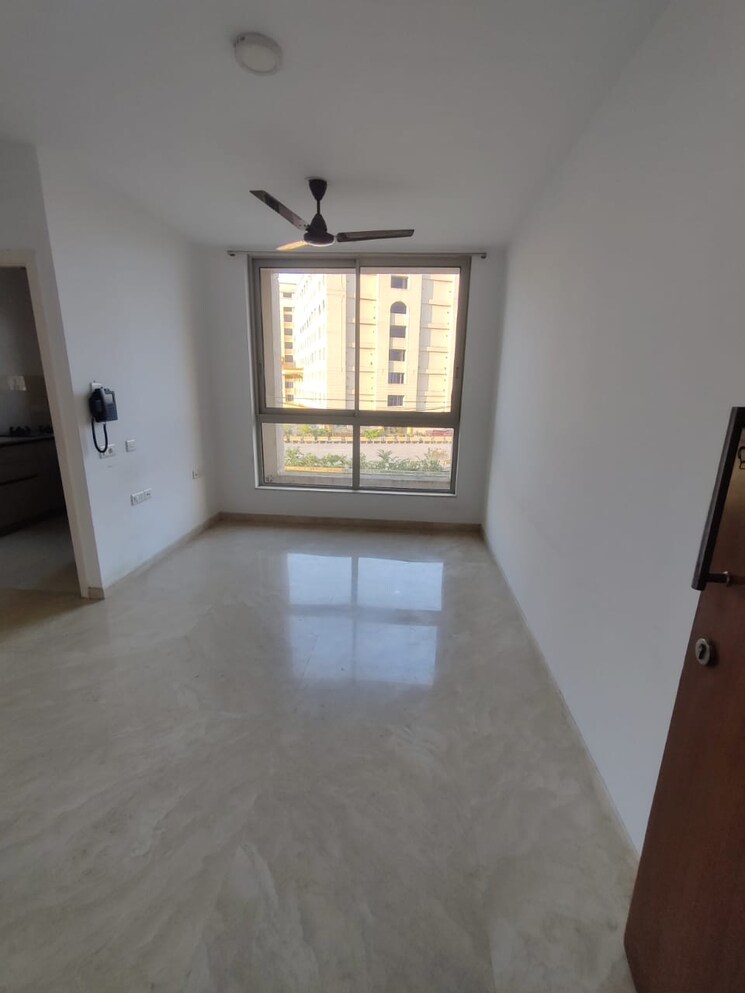 Living Room, hiranandani-estate-solitaire-c 1 Bedroom 410 Sq.Ft. Apartment In Ghodbunder Road Thane 7982908