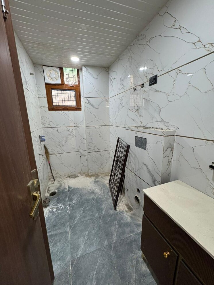 Bathroom, smart-lane 3 Bedroom 1800 Sq.Ft. Builder Floor In Niti Khand Ghaziabad 7982927