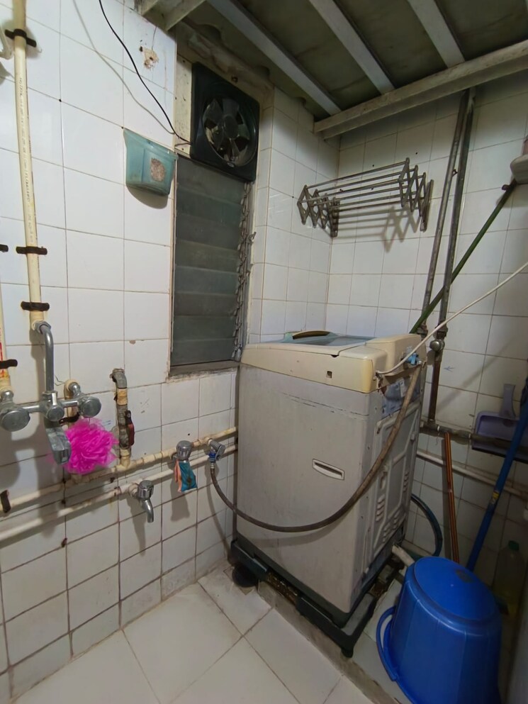 Bathroom, gurukrupa-chs-goregaon 1 RK 250 Sq.Ft. Apartment In Goregaon East Mumbai 7982932