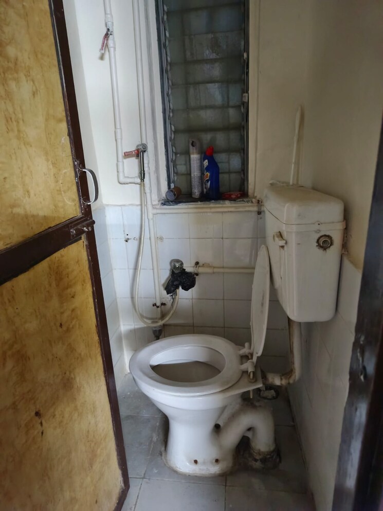 Bathroom, gurukrupa-chs-goregaon 1 RK 250 Sq.Ft. Apartment In Goregaon East Mumbai 7982932