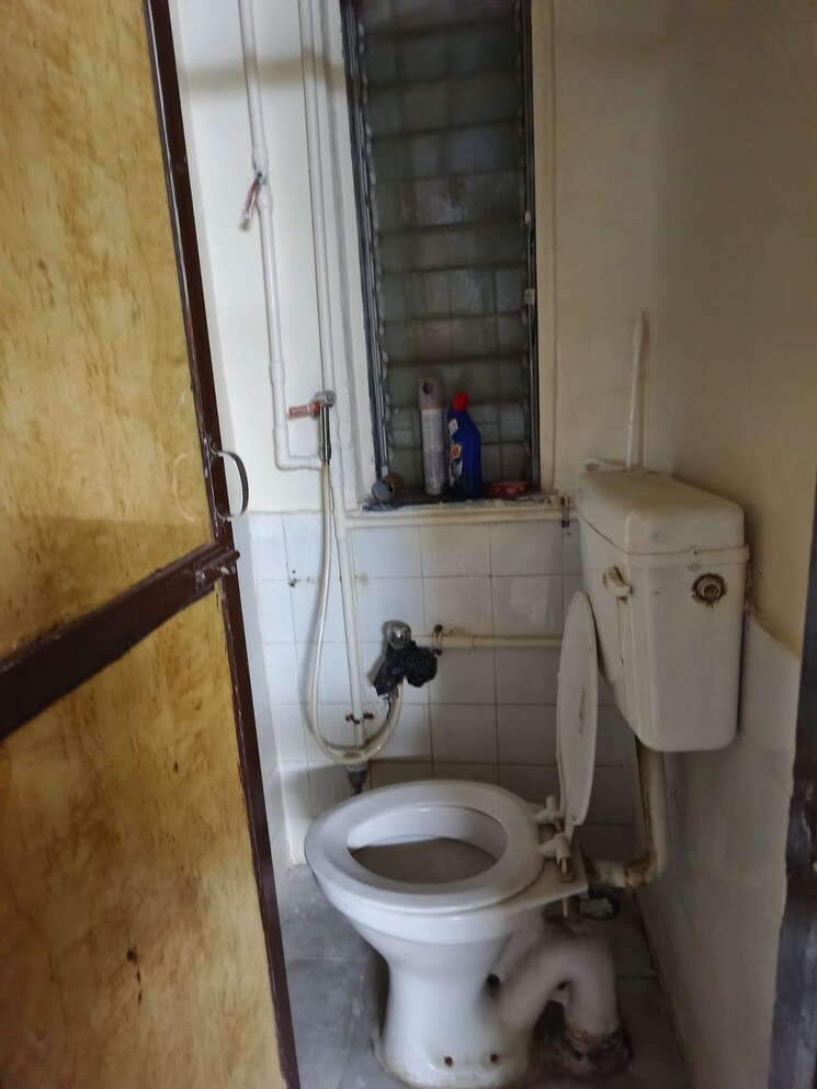 Bathroom, gurukrupa-chs-goregaon 1 RK 250 Sq.Ft. Apartment In Goregaon East Mumbai 7982932