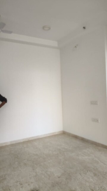 Room in 2 BHK Apartment at Hiranandani Rodas Enclave Leona, Ghodbunder Road – for Rent
