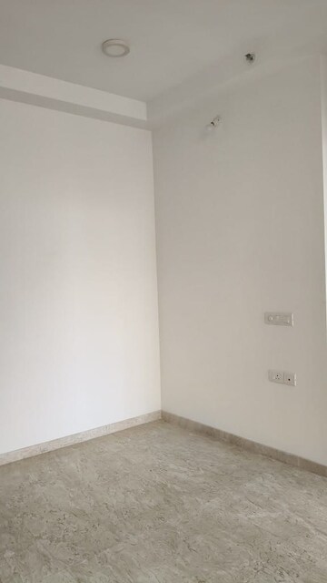 Room in 2 BHK Apartment at Hiranandani Rodas Enclave Leona, Ghodbunder Road – for Rent