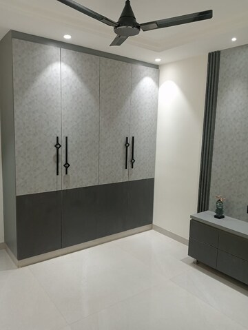 Furnished Amenities in 3 BHK Builder Floor at Paschim Vihar – for Rent
