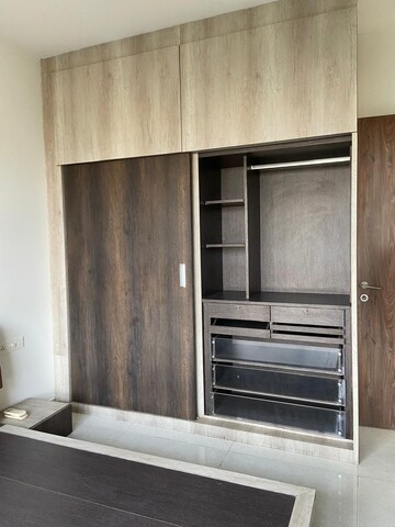 Room in 2.5 BHK Apartment at The Wadhwa Atmosphere, Mulund West – for Sale