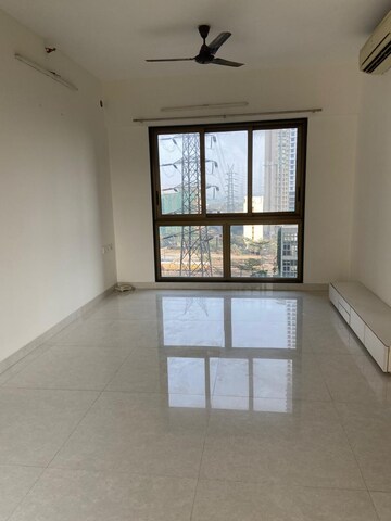 Room in 2.5 BHK Apartment at The Wadhwa Atmosphere, Mulund West – for Sale