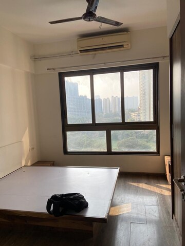 Room in 2.5 BHK Apartment at The Wadhwa Atmosphere, Mulund West – for Sale