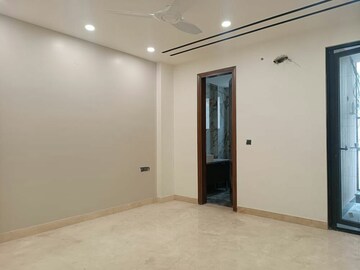 Room in 3 BHK Builder Floor at Paschim Vihar – for Rent