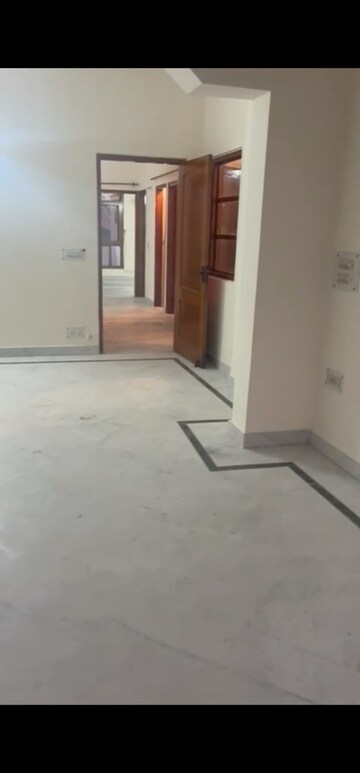 Room in 3 BHK Builder Floor at Kailash Hills – for Rent