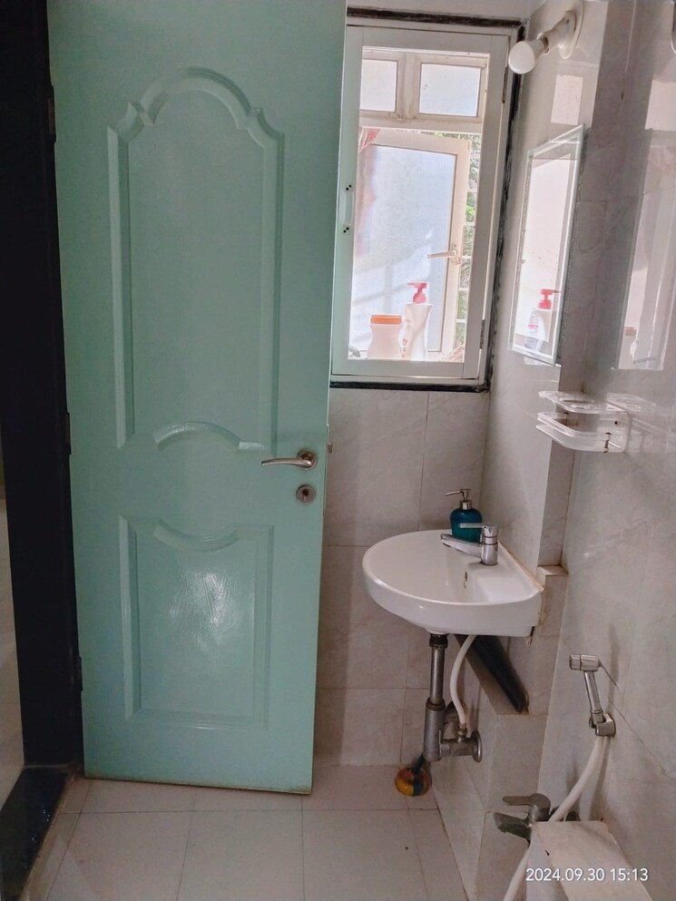 Bathroom, puranik-city-phase-iii 2 Bedroom 620 Sq.Ft. Apartment In Ghodbunder Road Thane 7983087