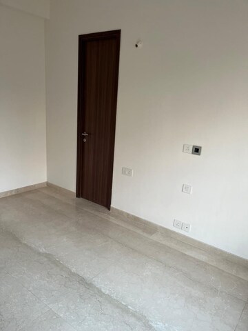 Room in 3 BHK Apartment at Kalpataru Radiance, Goregaon West – for Rent