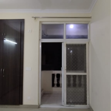 Room in 3 BHK Apartment at Amrapali Silicon City, Sector 76 – for Rent