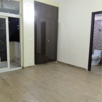 Room in 3 BHK Apartment at Amrapali Silicon City, Sector 76 – for Rent