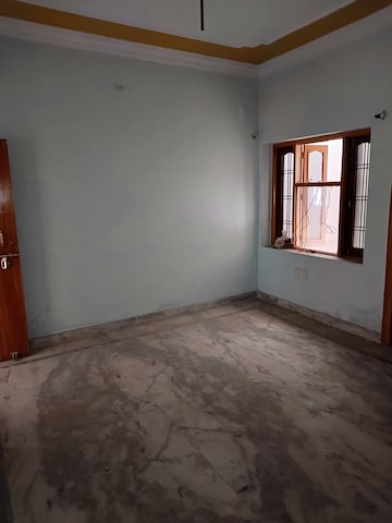 Room in 3 BHK Independent House at Jankipuram – for Sale