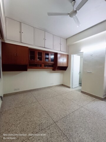 Room in 3 BHK Builder Floor at Safdarjung Development Area – for Rent