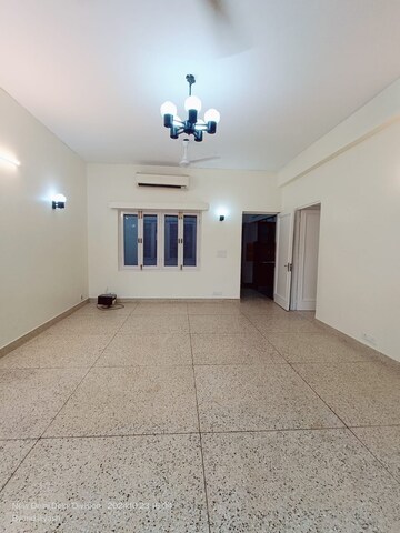 Room in 3 BHK Builder Floor at Safdarjung Development Area – for Rent