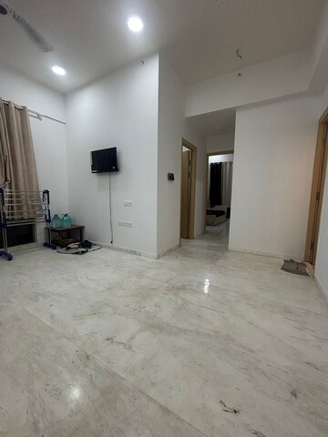 Room in 2 BHK Apartment at Lodha Bel Air, Jogeshwari West – for Rent