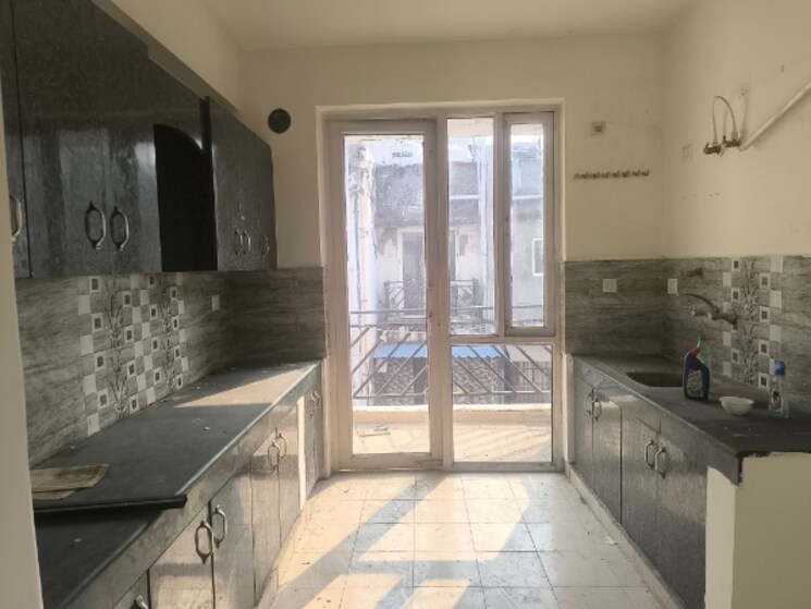 Room, puri-vip-floors 3 Bedroom 2700 Sq.Ft. Apartment In Sector 81 Faridabad 7983147