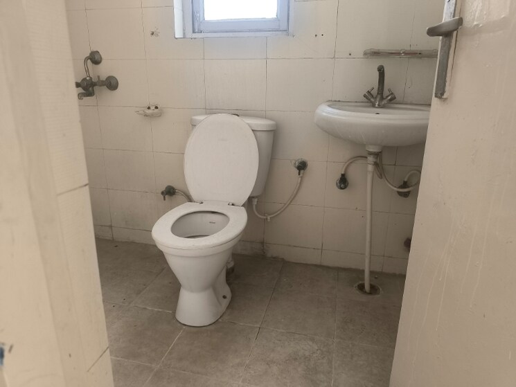 Bathroom, puri-vip-floors 3 Bedroom 2700 Sq.Ft. Apartment In Sector 81 Faridabad 7983147