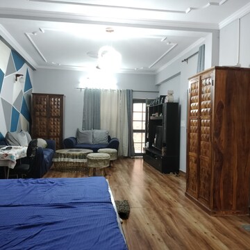 Room in 4 BHK Independent House at Phi Iii Greater Noida – for Sale