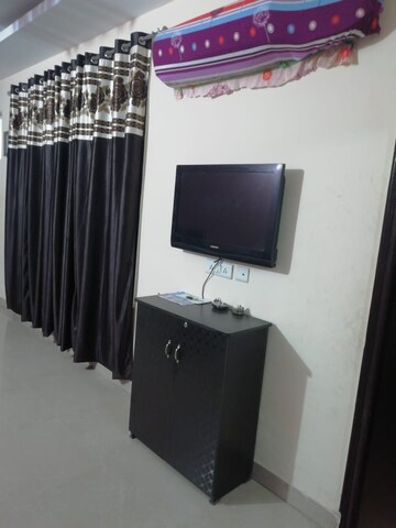 Room in 3 BHK Apartment at Dhakoli Village – for Rent