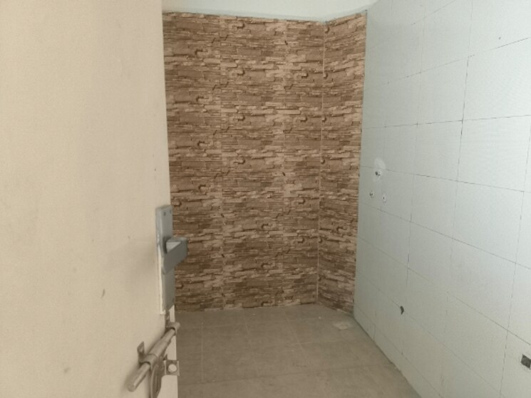 Bathroom, puri-vip-floors 3 Bedroom 2700 Sq.Ft. Apartment In Sector 81 Faridabad 7983147