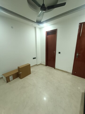 Room in 3 BHK Builder Floor at Paschim Vihar – for Rent