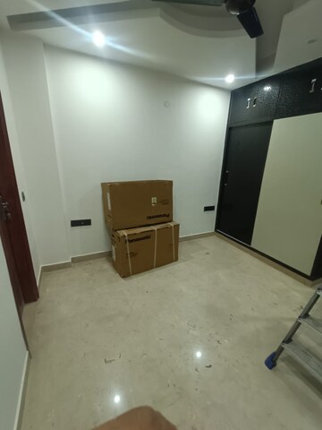 Room in 3 BHK Builder Floor at Paschim Vihar – for Rent