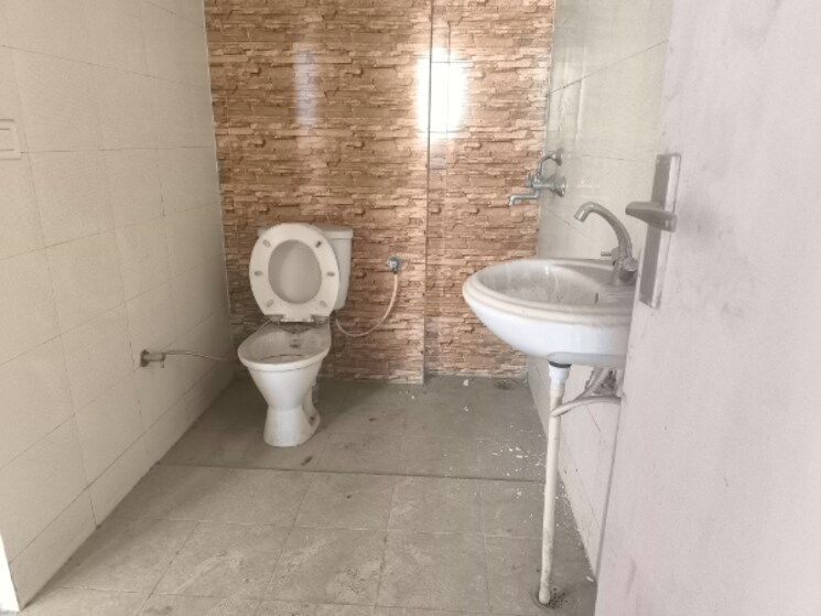 Bathroom, puri-vip-floors 3 Bedroom 2100 Sq.Ft. Apartment In Sector 81 Faridabad 7983177