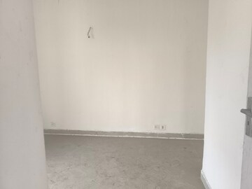Room in 3 BHK Apartment at Puri Vip Floors, Sector 81 – for Sale