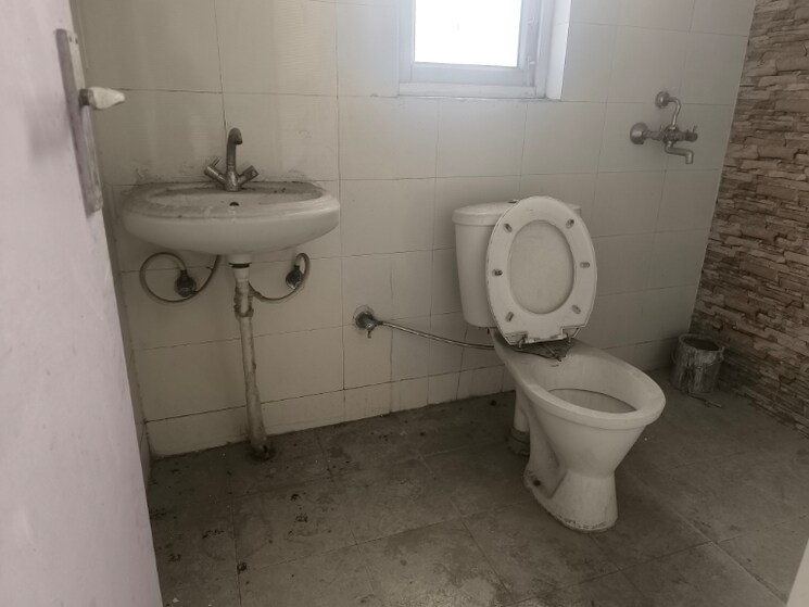 Bathroom, puri-vip-floors 3 Bedroom 2100 Sq.Ft. Apartment In Sector 81 Faridabad 7983177