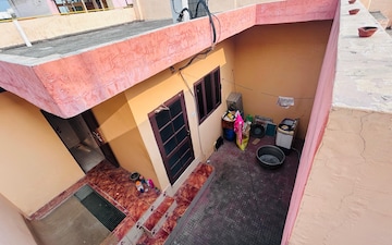 Showroom For Sale in Jalbera Road