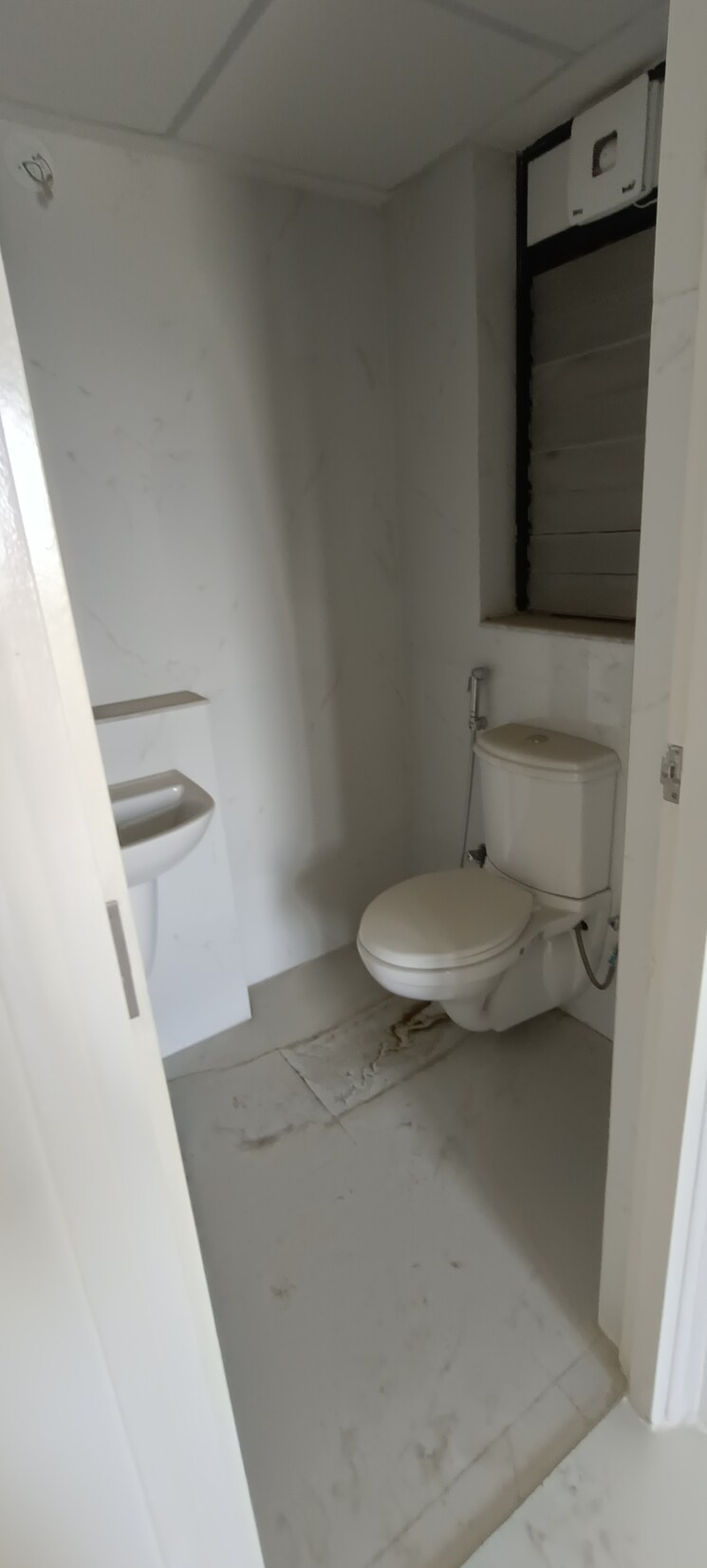 Bathroom, runwal-garden-city 2 Bedroom 630 Sq.Ft. Apartment In Balkum Pada Thane 7983214