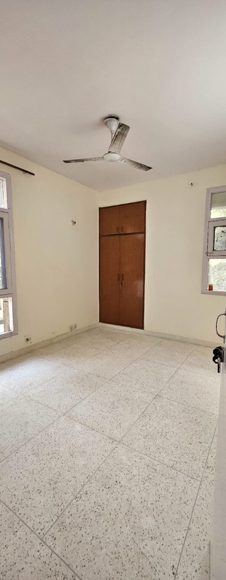 Room, sector 18 dwarka 2 Bedroom 1400 Sq.Ft. Apartment In Sector 18 Dwarka Delhi 7983249