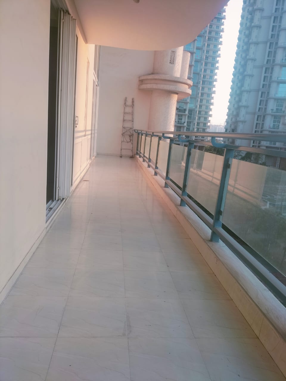 3 BHK + Servant Room 2500 Sq.Ft. Apartment in Mahagun Mezzaria