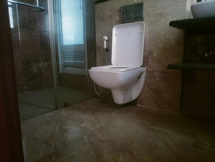 Bathroom, mahagun-mezzaria 3 Bedroom 2500 Sq.Ft. Apartment In Sector 78 Noida 7983245