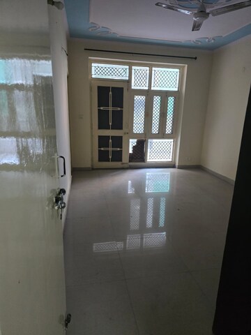 Room in 3 BHK Builder Floor at Omaxe Heights, Sector 86 – for Rent