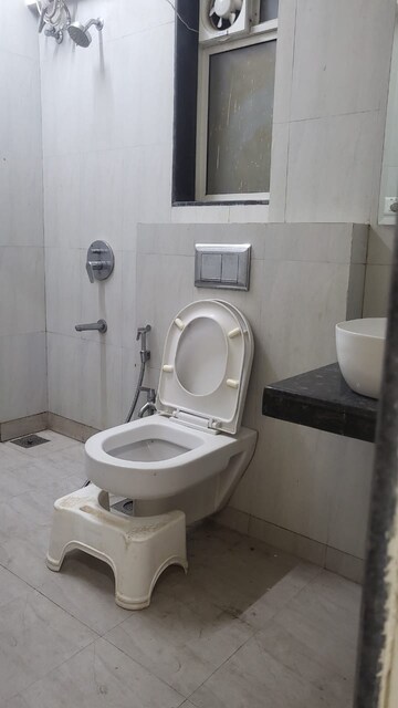 Master Bedroom in 2 BHK Apartment at Hiranandani Atlantis, Powai – for Rent