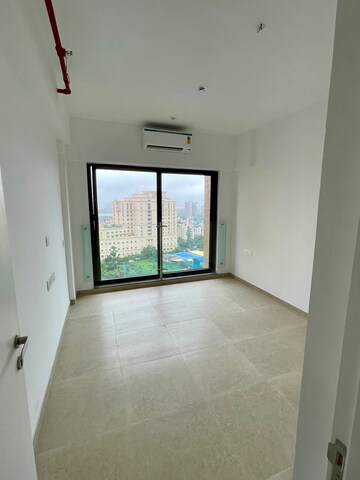 Room in 4 BHK Apartment at Kanakia Silicon Valley, Powai – for Rent