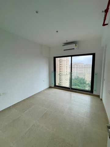Room in 4 BHK Apartment at Kanakia Silicon Valley, Powai – for Rent