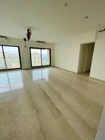 Room in 4 BHK Apartment at Kanakia Silicon Valley, Powai – for Rent