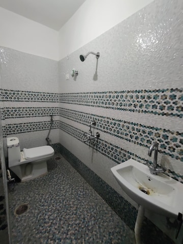 Master Bedroom in 2 BHK Villa at Gomti Nagar – for Rent