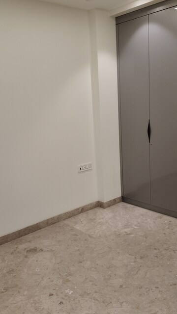 Room in 3.5 BHK Builder Floor at Rohini Sector 11 – for Rent