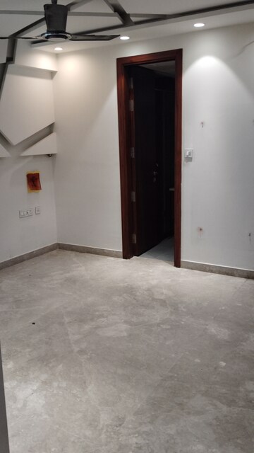 Room in 3.5 BHK Builder Floor at Rohini Sector 11 – for Rent