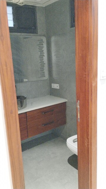 Furnished Amenities in 3.5 BHK Builder Floor at Rohini Sector 11 – for Rent