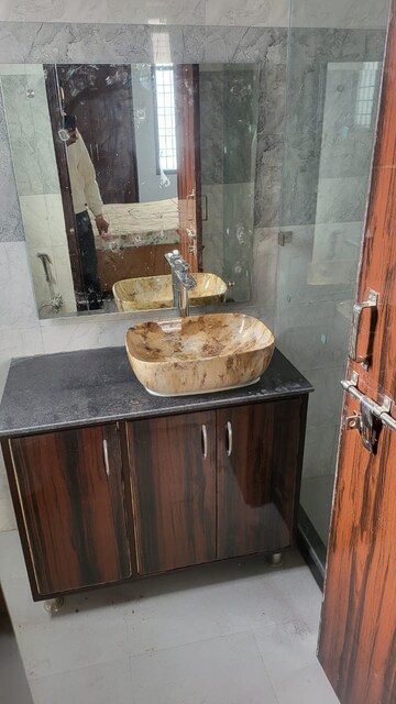 Furnished Amenities in 3 BHK Builder Floor at Sector 45 – for Rent