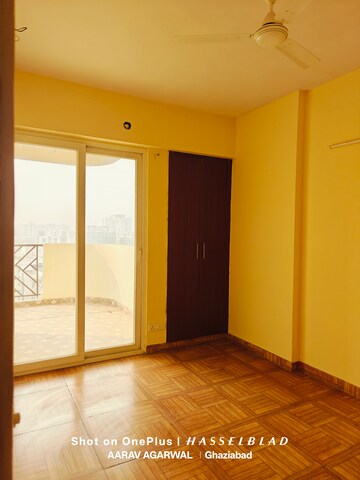 Room in 3 BHK Apartment at Saya Gold Avenue, Vaibhav Khand – for Rent