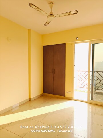 Room in 3 BHK Apartment at Saya Gold Avenue, Vaibhav Khand – for Rent
